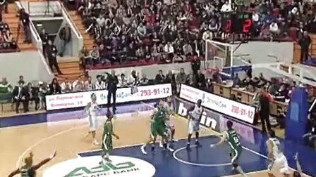 杨瀚森NBA生涯首次首发，被打到面部痛苦倒地，裁判未及时吹停比赛引争议（杨瀚森NBA生涯首次首发遭击中面部痛苦倒地，裁判未及时叫停引发争议）