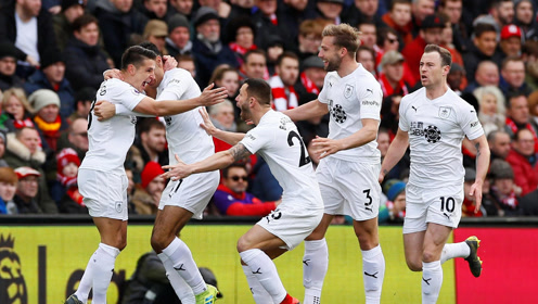 世界杯48强分组出炉！法国挪威死亡之组！梅西C罗或上演终极对决（世界杯48强分组揭晓：法国与挪威陷入死亡之组，梅西与C罗或将迎来巅峰对决）