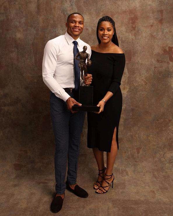 开拓者更新伤病报告：格兰特和罗威将缺席今日背靠背对阵魔术（开拓者伤病更新：格兰特与罗威缺阵今日背靠背战魔术）