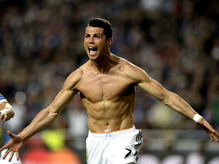 英媒：切尔西预计帕尔默即将复出，出战对阵巴萨阿森纳的比赛（英媒称切尔西预计帕尔默很快复出，将赶上与巴萨、阿森纳的比赛）