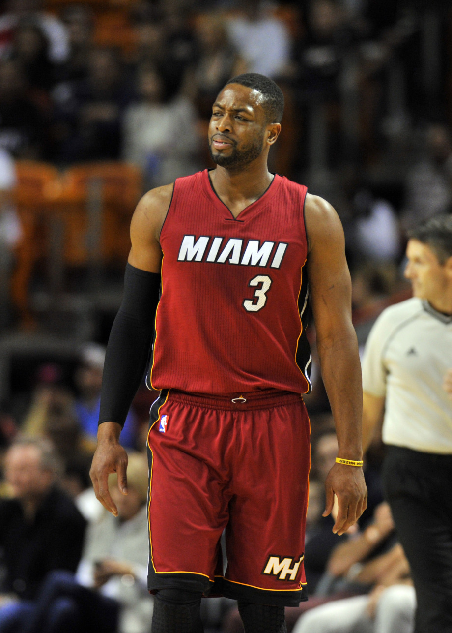 心情不错！知名说唱歌手Jay-Z现身湖人主场观看NBA杯（心情大好！说唱巨星Jay-Z亮相湖人主场观战NBA杯）