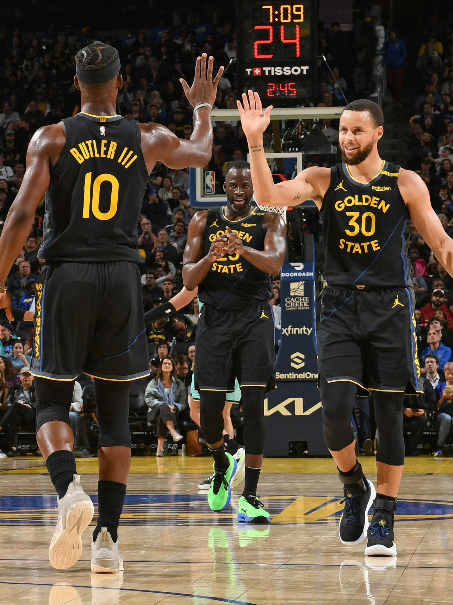 尼克斯队将在本周末迎来一场激烈的NBA常规赛（尼克斯队本周末将迎战一场高强度的NBA常规赛）