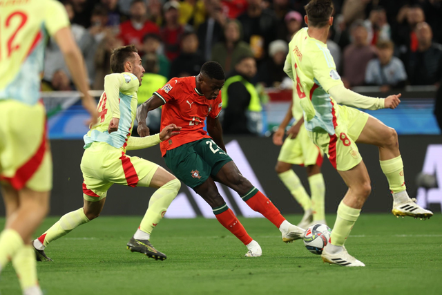 里德：自信心对年轻人成长极其重要 做正确决策为球队贡献力量（里德：自信是年轻人成长关键 正确决策助力球队）