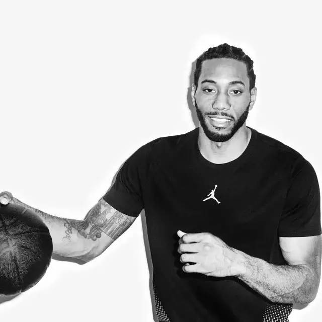 胡明轩拿下26分错失绝杀，澳大利亚全队安慰胡明轩（砍下26分却绝杀不进，胡明轩赛后获澳大利亚队集体安慰）