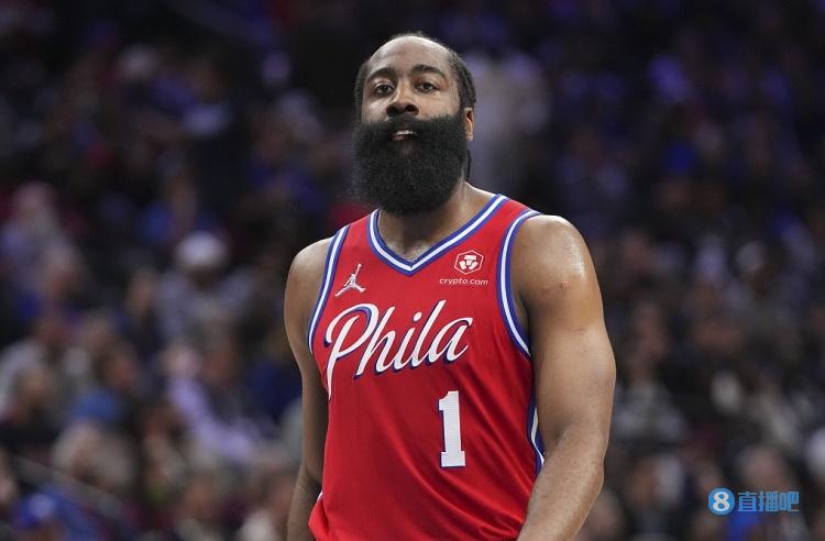 快船大胜巩固西部排名（快船大捷，稳居西部前列）