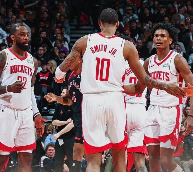 U22国家队走进成都实验小学西区分校，黄博文、于大宝等人与师生互动（U22国足走进成都实验小学西区，黄博文、于大宝等与师生面对面交流）