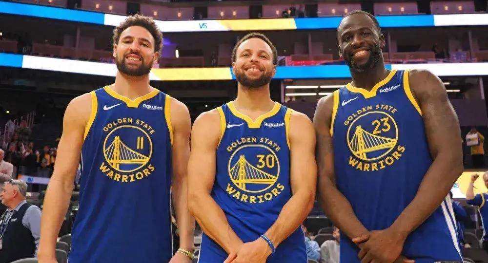 申花3-1津门虎连续两年屈居亚军，李嗣镕首秀即破门，吴曦点射（申花3比1击败津门虎，连续两年屈居亚军；李嗣镕首秀破门，吴曦点球命中）