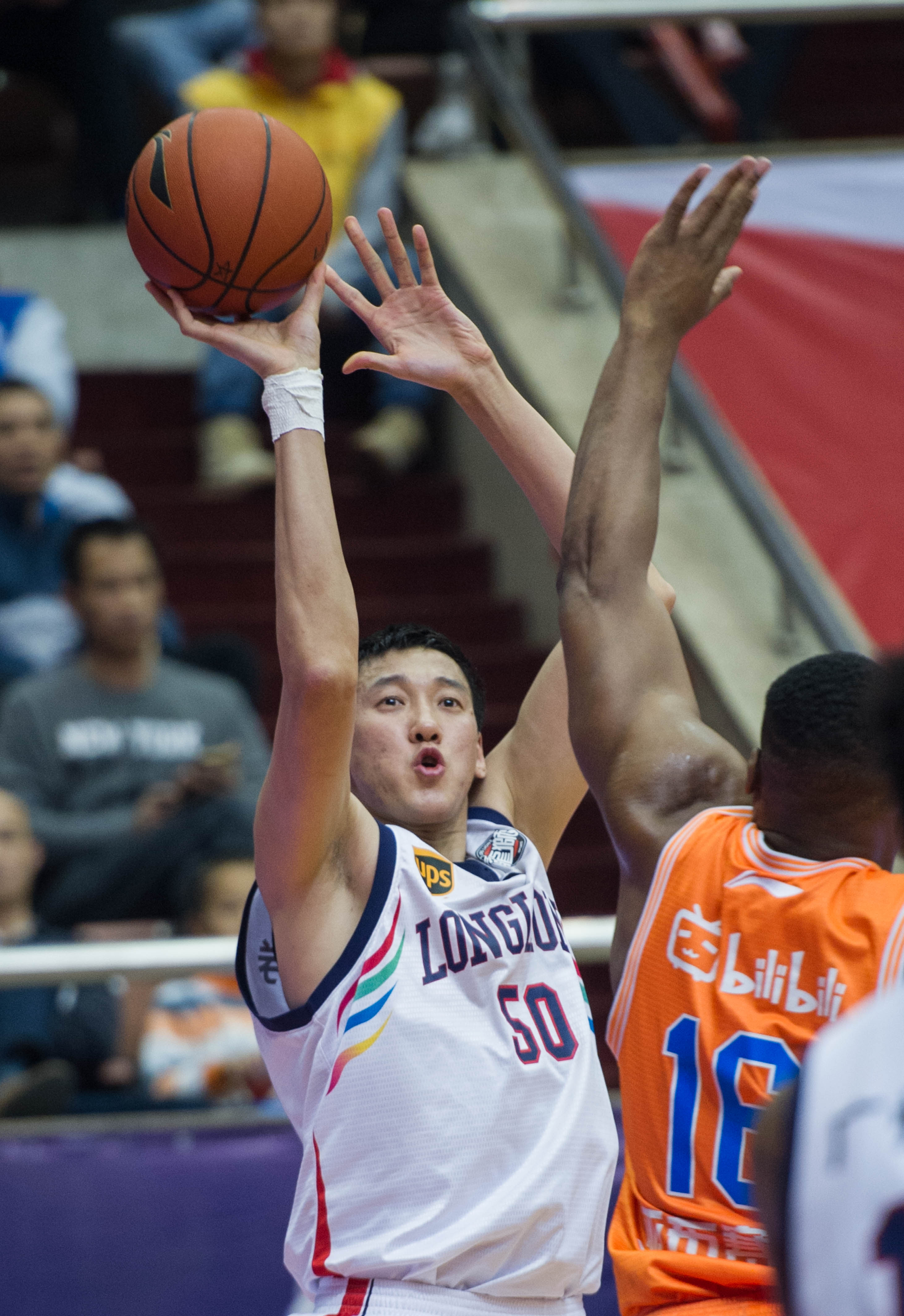 独行侠战篮网伤病：莱夫利、托马斯等8人缺席，弗拉格可以出战（独行侠战篮网伤情报告：莱夫利、托马斯等8人缺阵，弗拉格确认出场）