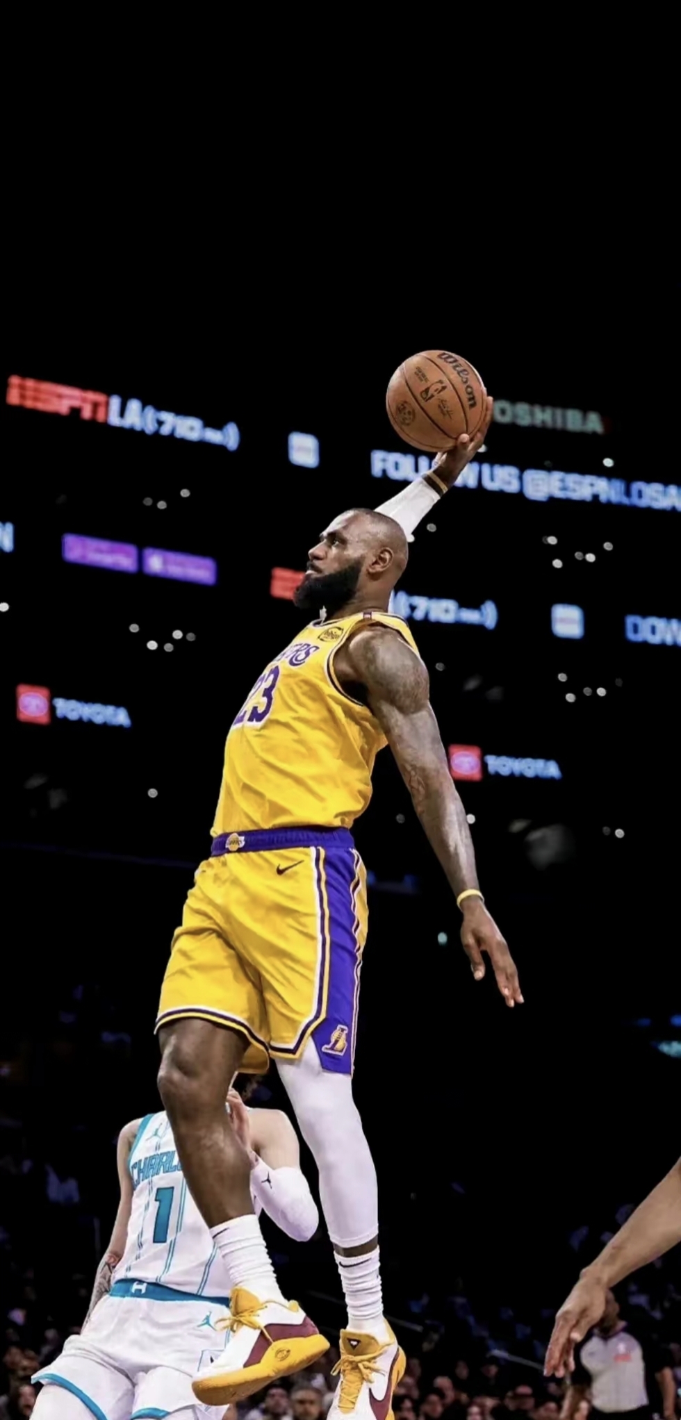 跟队记者：萨56可能续约至2029年，今夏他曾被标价3000万欧元（队记称：萨56有望续约至2029年，今夏曾被标价3000万欧元）