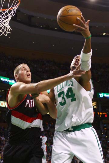 体图：厄兹詹将自由身离队，多特原本能用他加1000万签谢尔基（体图：厄兹詹或将自由身离队，多特曾可用其外加1000万签下谢尔基）