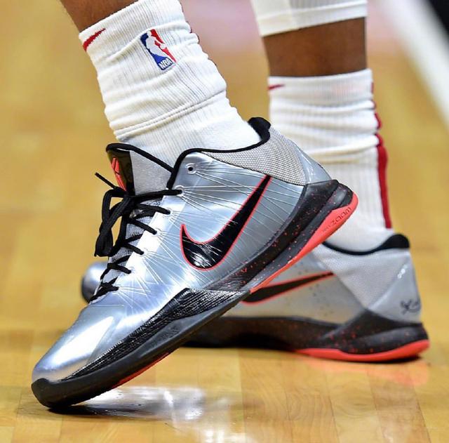 哈登：克尼佩尔投篮准得要命，黄蜂得到他是很大的收获（哈登盛赞克尼佩尔致命投射：黄蜂收获巨大）