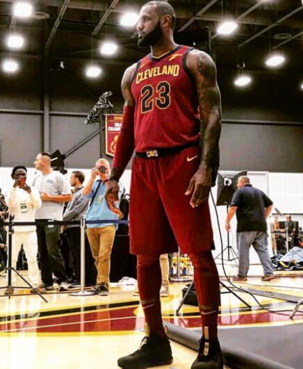 意媒：国米计划圣诞节前约见恰20经纪人，可能谈降薪续约一年（意媒：国米计划圣诞前与恰20经纪人会面，或讨论降薪续约一年）