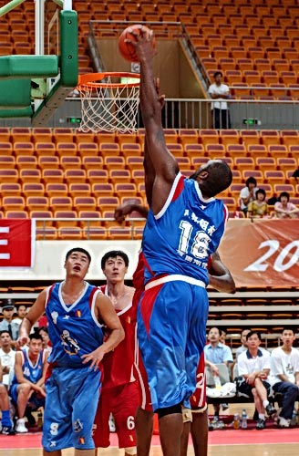 英超：曼城主场3-0完胜诺维奇（英超：曼城主场3比0轻取诺维奇）