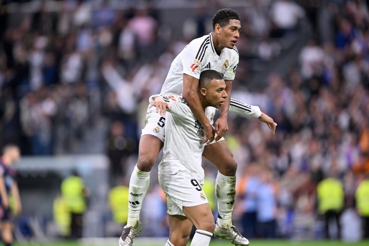 中超转会市场：广州队签下新前锋,（中超转会动态：广州队引进新前锋）