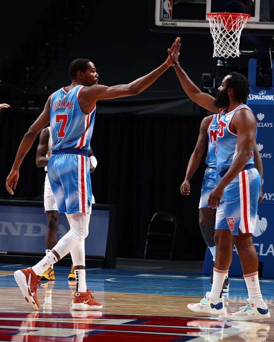 科尔：库里今天战森林狼没有出场时间限制（科尔称库里今日对阵森林狼将不受出场时间限制）