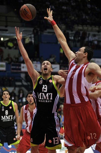 首节比赛，巴格利就展现出了强大的（巴格利首节便展现出强大实力）