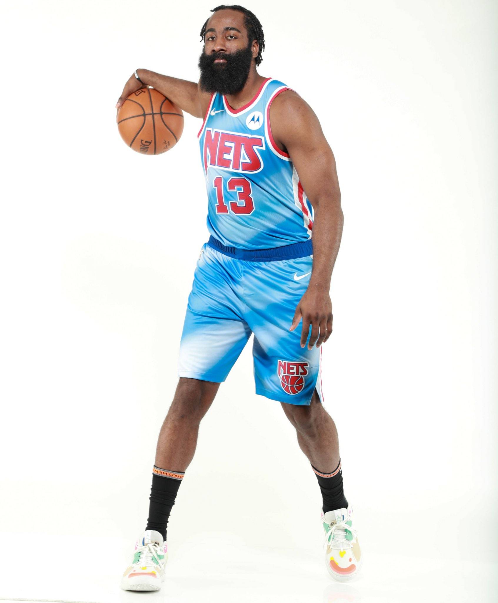 埃迪·豪：球队没有足够球员进行轮换，欧冠目标是晋级淘汰赛（埃迪·豪：阵容深度不足难以轮换，欧冠目标锁定淘汰赛席位）