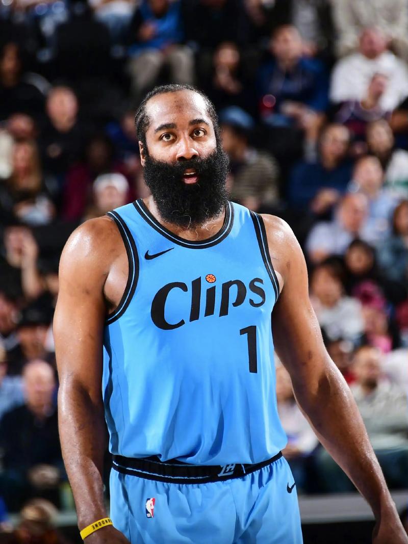 NBA漫谈｜领先25分也被翻？火箭“钉柱式”输鹈鹕，申京你是真飘了（NBA随笔｜25分领先仍遭大逆转？火箭被鹈鹕“钉柱”，申京这回真飘了）
