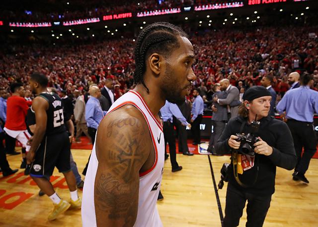 穆雷命中9记三分 打破库里东契奇等人保持的圣诞大战三分纪录（穆雷命中9记三分，刷新圣诞大战三分纪录，超越库里、东契奇等人）